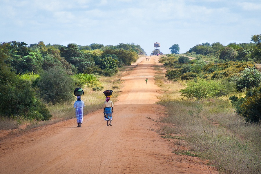 african-women-walking-along-road